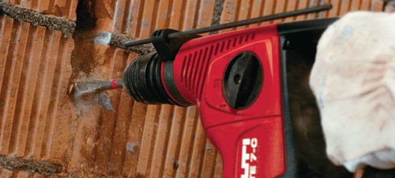 TE 7-C 旋轉電鎚 強勁 D 型手柄、三種操作模式的 SDS Plus (TE-C) 電鎚，具有切削功能 產品應用 1