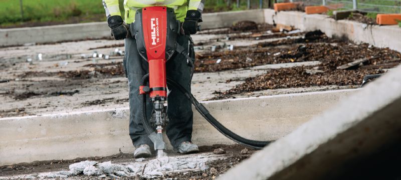 TE 3000-AVR Heavy-duty electric jackhammer Exceptionally powerful electric jackhammer for heavy-duty floor demolition (with universal power cord) Applications 1
