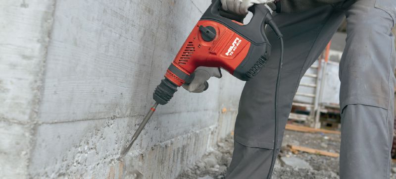 TE 40 Rotary hammer Powerful SDS Plus (TE-C) rotary hammer for deep-hole concrete drilling and corrective chiselling Applications 1