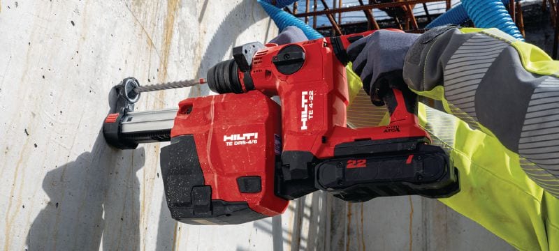 TE 4-22 充電式電鎚鑽 小型 SDS Plus 充電式電鎚鑽具有最高的性能重量比例，適用於上向鑽孔（Nuron 電池充電座） 產品應用 1