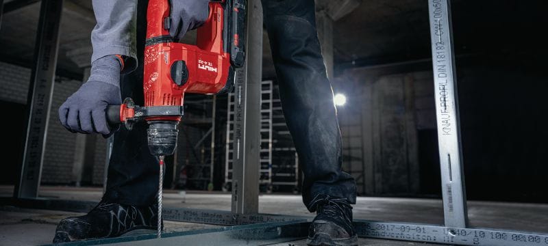 TE 4-22 Cordless rotary hammer Compact SDS Plus cordless rotary hammer with our best performance-to-weight ratio for overhead drilling (Nuron battery platform) Applications 1