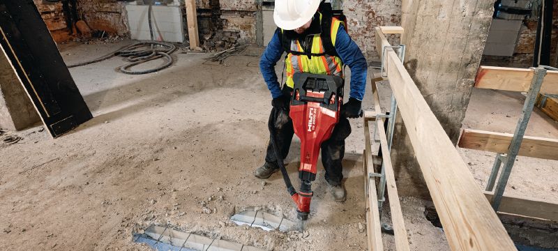 TE 2000-22 TE-S cordless jackhammer Powerful and light battery-powered jackhammer for breaking up concrete and other demolition work (Nuron battery platform) Applications 1