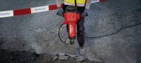 TE 3000-AVR Heavy-duty electric jackhammer Exceptionally powerful breaker for heavy-duty concrete demolition, asphalt cutting, earthwork and driving ground rods Applications 4