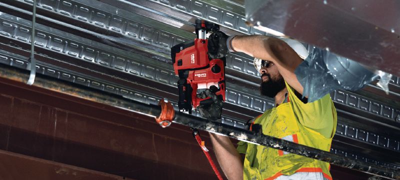 TE 4-22 充電式電鎚鑽 小型 SDS Plus 充電式電鎚鑽具有最高的性能重量比例，適用於上向鑽孔（Nuron 電池充電座） 產品應用 1