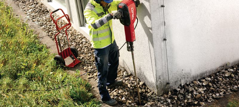 TE 3000-AVR Heavy-duty electric jackhammer Exceptionally powerful electric jackhammer for heavy-duty floor demolition (with universal power cord) Applications 1