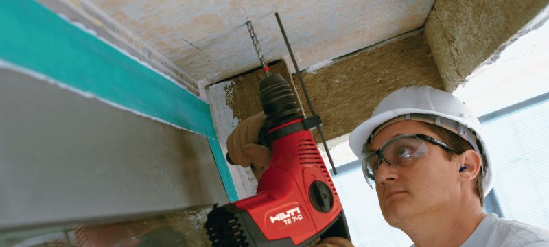 TE 7-C 旋轉電鎚 強勁 D 型手柄、三種操作模式的 SDS Plus (TE-C) 電鎚，具有切削功能 產品應用 1