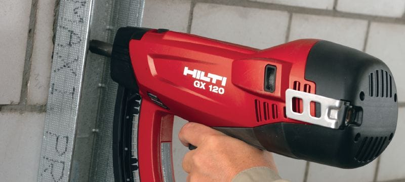 X-GN MX 混凝土釘 (排釘) 使用 GX 120 氣釘槍將排釘固定在混凝土和其他基材上 產品應用 1