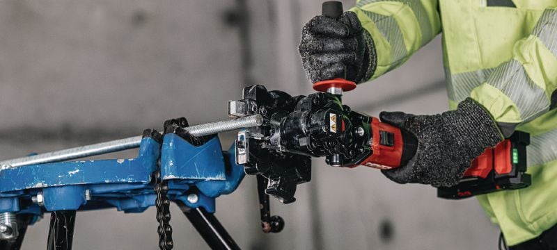 NRC 6-22 充電式鋼筋切斷機 充電式鋼筋平銑刀，適用於火花少及冷切用的螺紋螺桿和 (25mm/#8) 鋼筋 (Nuron 電池充電座) 產品應用 1