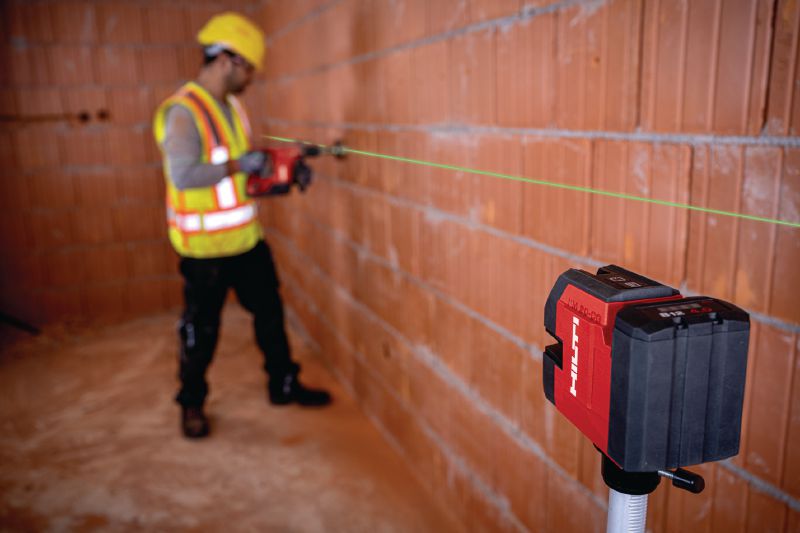 PM 20-CG 12V Plumb and cross line laser Green beam combi-laser with 2 lines and 5 points for plumbing, levelling, aligning and squaring (12V battery platform) Applications 1