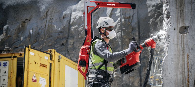 EXO-T-22 工具平衡器 具有主動重量分配功能的穿戴式施工工具平衡器，可在重型拆牆和鑽孔工程中實現零重力操作 (Nuron 電池充電座) 產品應用 1