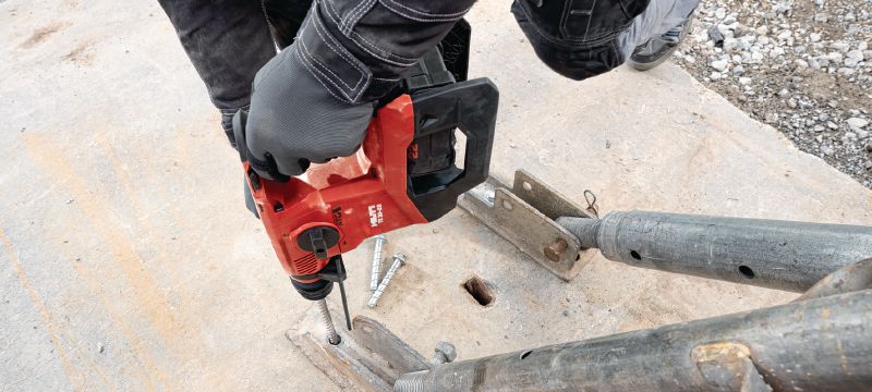 TE 30-22 充電式電鎚 強力 SDS Plus (TE-C) 充電式電鎚鑽，配備主動消振及主動扭矩控制 ATC，適用於在混凝土中鑽孔和鑿破 (Nuron 電池充電座) 產品應用 1