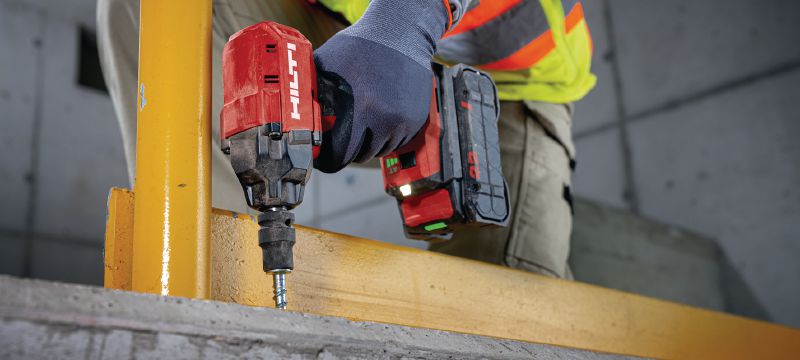 SIW 4AT-22 ½” Cordless impact wrench Compact-class cordless impact wrench with the ultimate balance of power and handling (Nuron battery platform) Applications 1