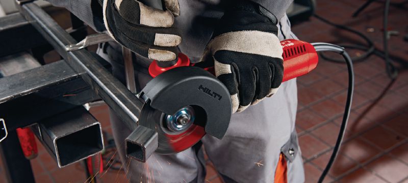 AG 125-13S 角磨機 配有耐用碳刷的 1300W 充電式角磨機，可用直徑達 125 mm 的切碟進行切割和研磨 產品應用 1